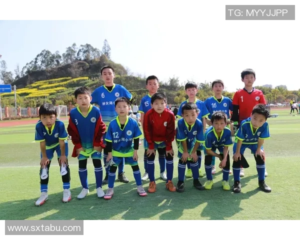 小学足球动作教学探索与实践提升学生运动技能与团队合作意识